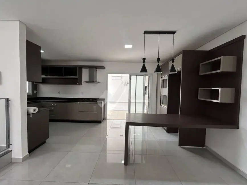 Sobrado com 2 quartos à venda, 208m2 em Tocantins, Toledo - PR - imagem 7 Foto 7 de Sobrado com 2 quartos à venda, 208m2 em Tocantins, Toledo - PR
