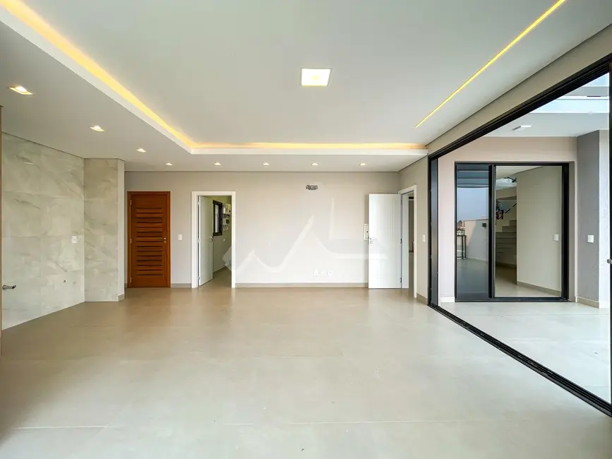 Sobrado com 2 quartos à venda, 212m2 em Centro, Toledo - PR - imagem 6 Foto 6 de Sobrado com 2 quartos à venda, 212m2 em Centro, Toledo - PR
