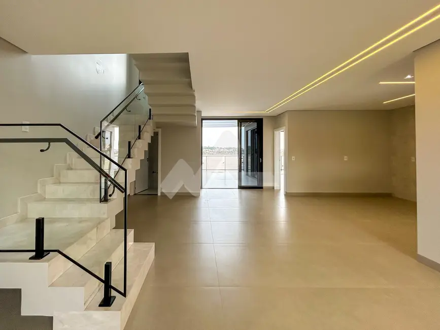 Sobrado com 2 quartos à venda, 212m2 em Centro, Toledo - PR - imagem 4 Foto 4 de Sobrado com 2 quartos à venda, 212m2 em Centro, Toledo - PR