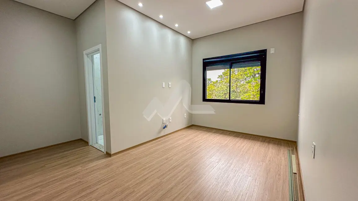 Sobrado com 3 quartos à venda, 200m2 em Tocantins, Toledo - PR - imagem 8 Foto 8 de Sobrado com 3 quartos à venda, 200m2 em Tocantins, Toledo - PR