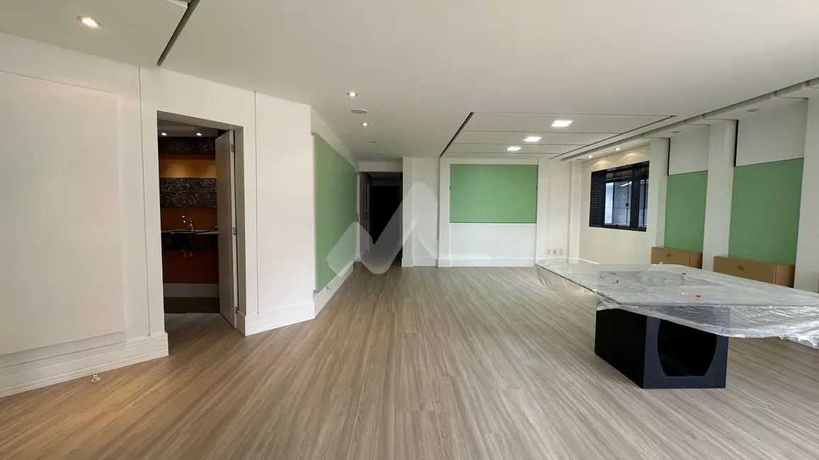 Apartamento com 4 quartos à venda, 307m2 em Centro, Toledo - PR - imagem 7 Foto 7 de Apartamento com 4 quartos à venda, 307m2 em Centro, Toledo - PR