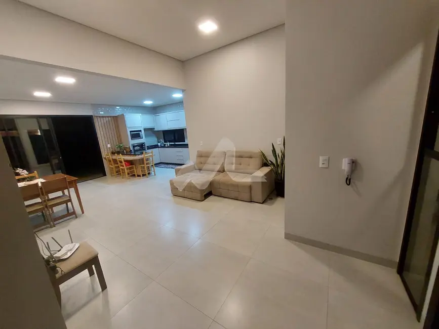 Casa com 2 quartos à venda, 110m2 em Tocantins, Toledo - PR - imagem 4 Foto 4 de Casa com 2 quartos à venda, 110m2 em Tocantins, Toledo - PR