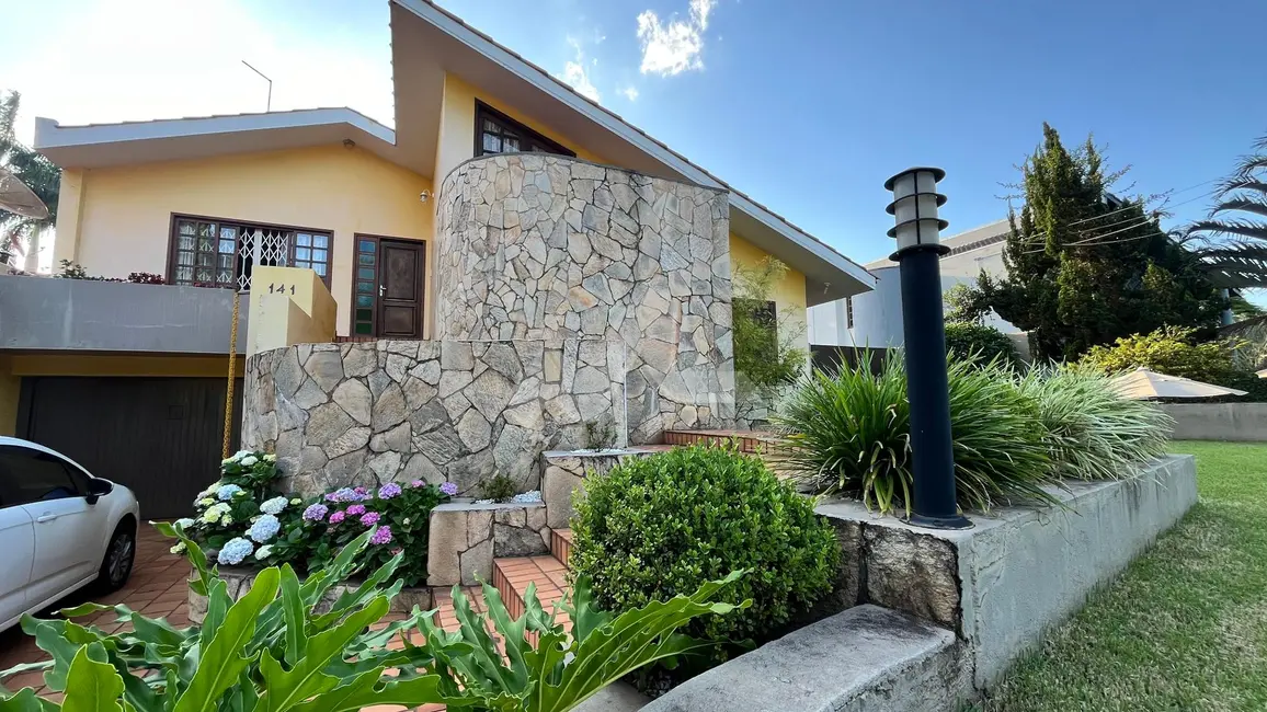 Casa com 3 quartos à venda, 250m2 em Jardim La Salle, Toledo - PR - imagem 4 Foto 4 de Casa com 3 quartos à venda, 250m2 em Jardim La Salle, Toledo - PR