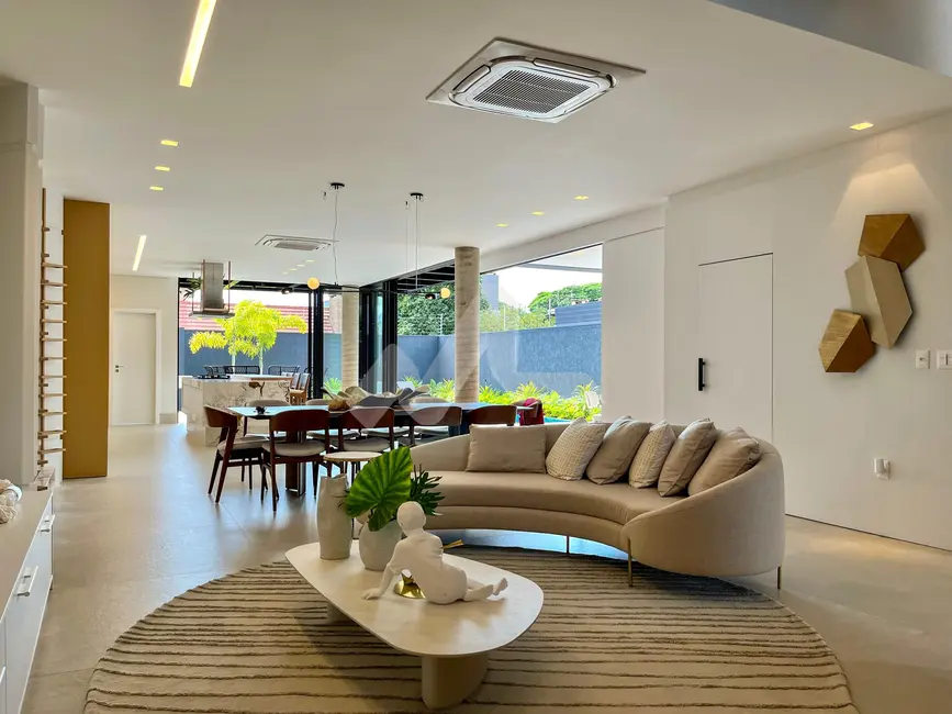 Sobrado com 4 quartos à venda, 430m2 em Jardim La Salle, Toledo - PR - imagem 8 Foto 8 de Sobrado com 4 quartos à venda, 430m2 em Jardim La Salle, Toledo - PR