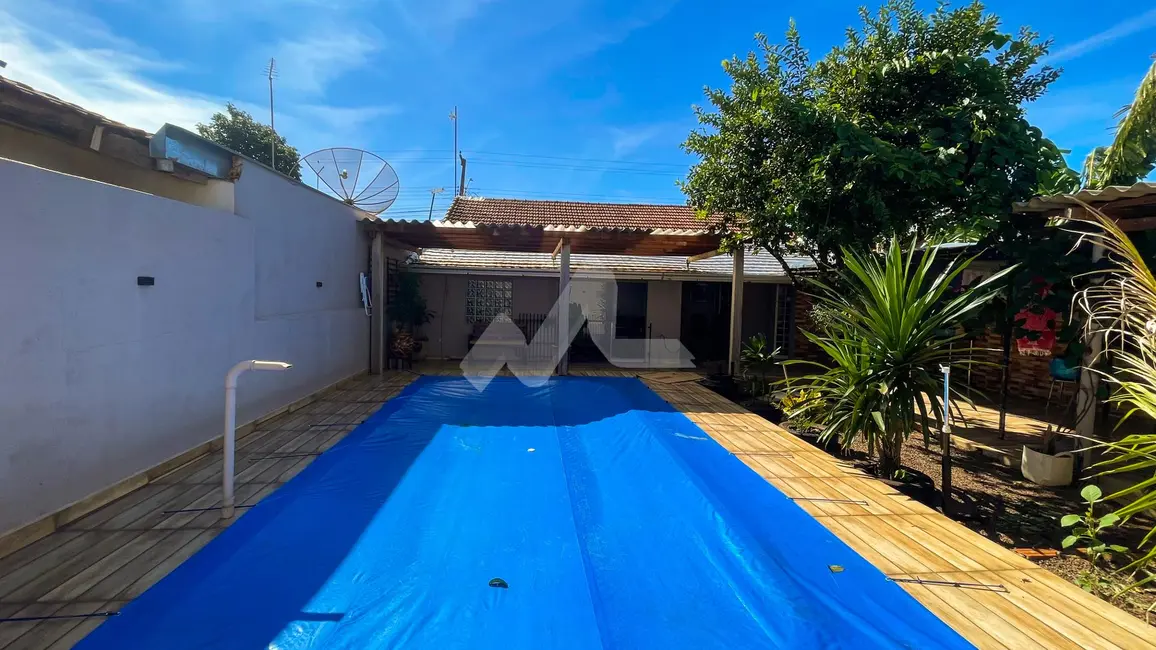 Foto 2 de Casa com 3 quartos à venda, 150m2 em Jardim Coopagro, Toledo - PR