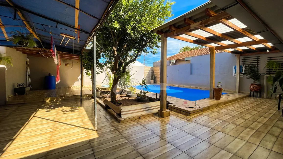 Casa com 3 quartos à venda, 150m2 em Jardim Coopagro, Toledo - PR - imagem 4 Foto 4 de Casa com 3 quartos à venda, 150m2 em Jardim Coopagro, Toledo - PR