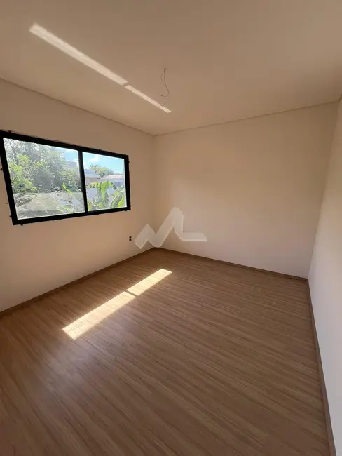 Sobrado com 2 quartos à venda, 129m2 em Jardim Gisela, Toledo - PR - imagem 9 Foto 9 de Sobrado com 2 quartos à venda, 129m2 em Jardim Gisela, Toledo - PR