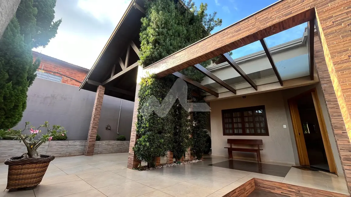 Foto 1 de Casa com 2 quartos à venda, 210m2 em Centro, Toledo - PR