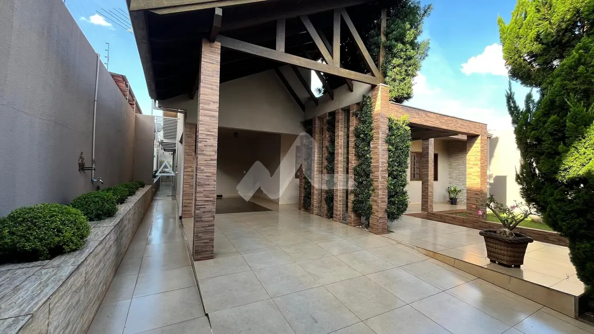 Foto 2 de Casa com 2 quartos à venda, 210m2 em Centro, Toledo - PR