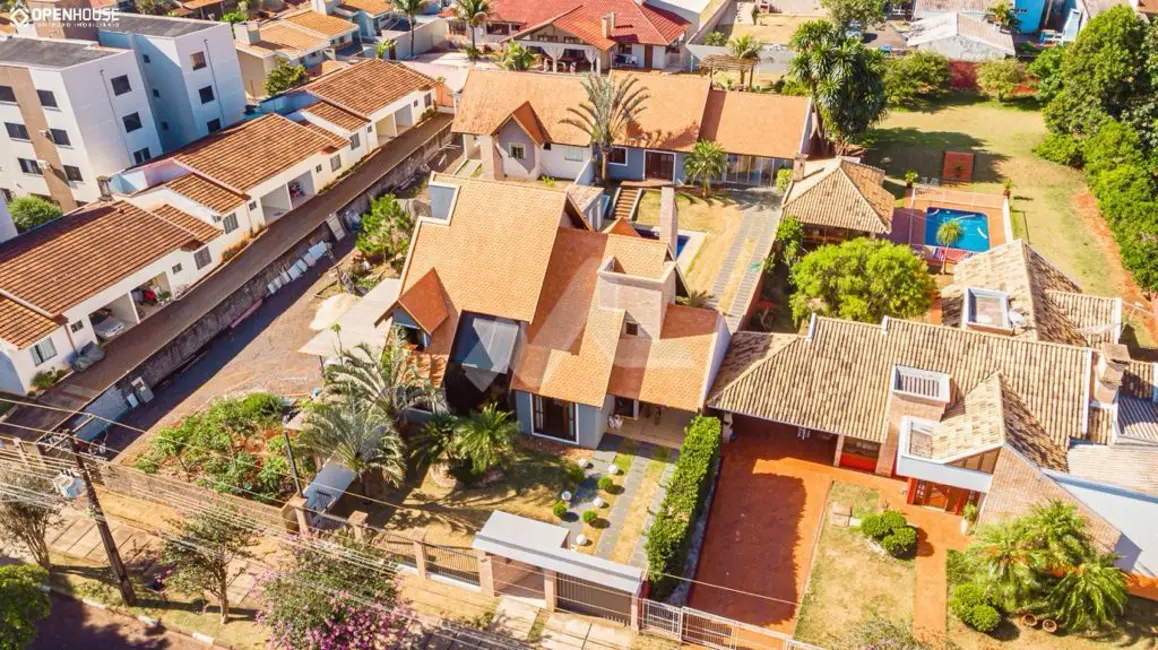 Sobrado com 3 quartos à venda e para alugar, 490m2 em Centro, Toledo - PR - imagem 5 Foto 5 de Sobrado com 3 quartos à venda e para alugar, 490m2 em Centro, Toledo - PR