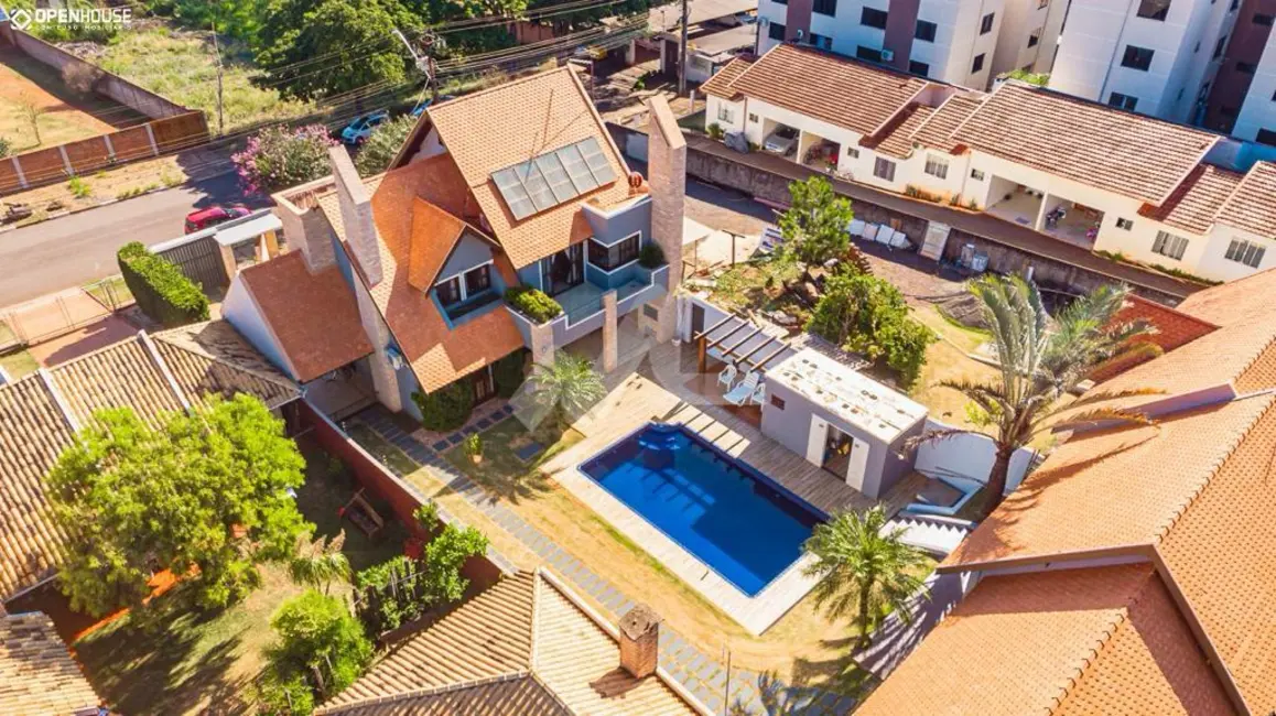 Sobrado com 3 quartos à venda e para alugar, 490m2 em Centro, Toledo - PR - imagem 6 Foto 6 de Sobrado com 3 quartos à venda e para alugar, 490m2 em Centro, Toledo - PR