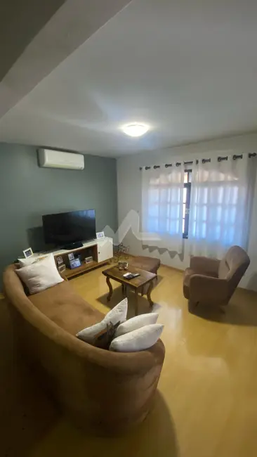 Casa com 2 quartos à venda, 186m2 em Jardim Gisela, Toledo - PR - imagem 4 Foto 4 de Casa com 2 quartos à venda, 186m2 em Jardim Gisela, Toledo - PR