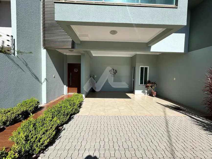 Sobrado com 2 quartos à venda, 170m2 em Jardim Gisela, Toledo - PR - imagem 3 Foto 3 de Sobrado com 2 quartos à venda, 170m2 em Jardim Gisela, Toledo - PR