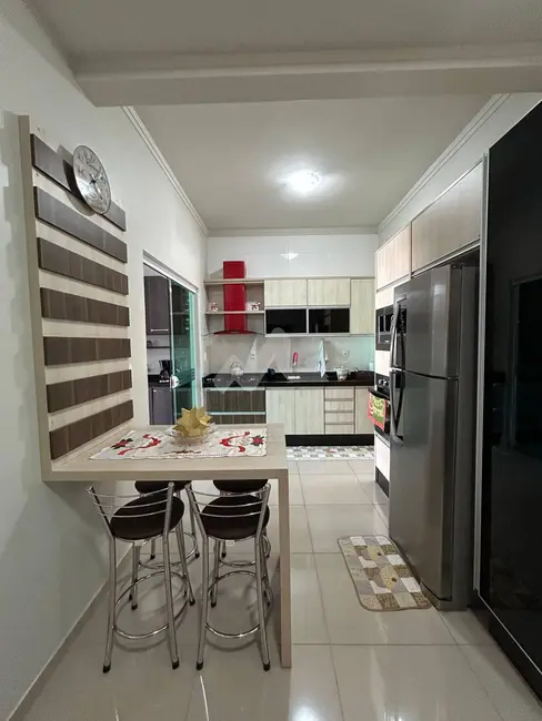 Sobrado com 2 quartos à venda, 170m2 em Jardim Gisela, Toledo - PR - imagem 8 Foto 8 de Sobrado com 2 quartos à venda, 170m2 em Jardim Gisela, Toledo - PR
