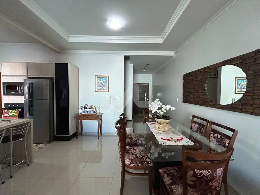 Sobrado com 2 quartos à venda, 170m2 em Jardim Gisela, Toledo - PR - imagem 7 Foto 7 de Sobrado com 2 quartos à venda, 170m2 em Jardim Gisela, Toledo - PR