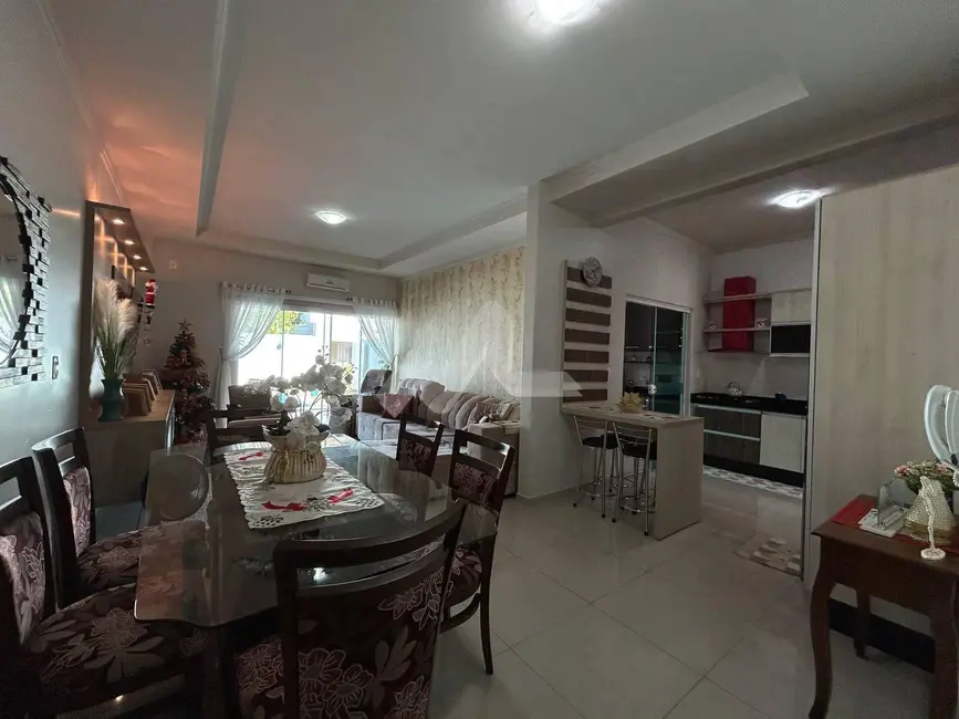 Sobrado com 2 quartos à venda, 170m2 em Jardim Gisela, Toledo - PR - imagem 6 Foto 6 de Sobrado com 2 quartos à venda, 170m2 em Jardim Gisela, Toledo - PR