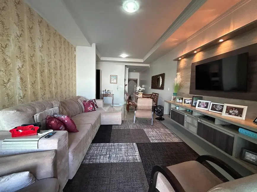 Sobrado com 2 quartos à venda, 170m2 em Jardim Gisela, Toledo - PR - imagem 4 Foto 4 de Sobrado com 2 quartos à venda, 170m2 em Jardim Gisela, Toledo - PR