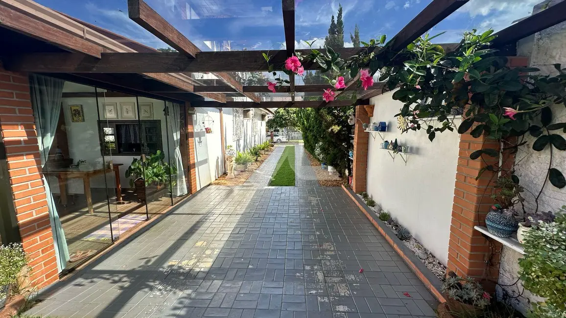 Casa com 3 quartos à venda, 200m2 em Vila Becker, Toledo - PR - imagem 6 Foto 6 de Casa com 3 quartos à venda, 200m2 em Vila Becker, Toledo - PR