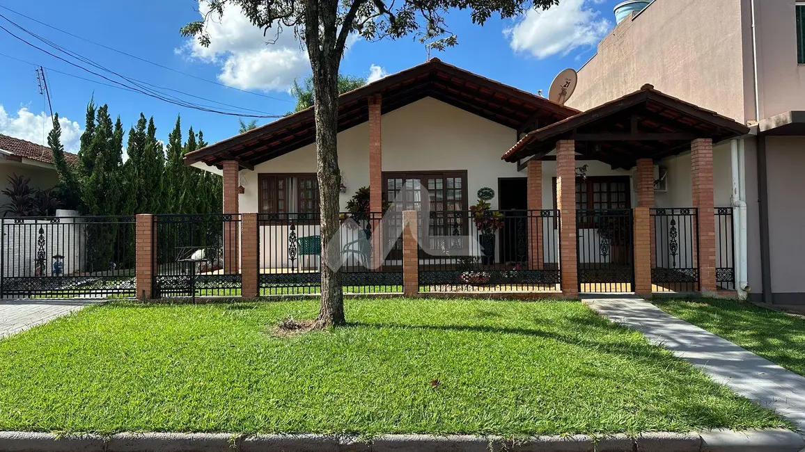 Casa com 3 quartos à venda, 200m2 em Vila Becker, Toledo - PR - imagem 1 Foto 1 de Casa com 3 quartos à venda, 200m2 em Vila Becker, Toledo - PR