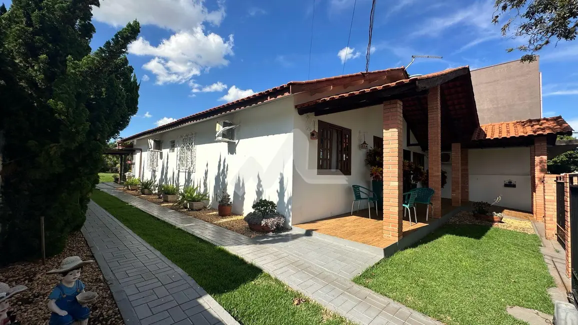Casa com 3 quartos à venda, 200m2 em Vila Becker, Toledo - PR - imagem 5 Foto 5 de Casa com 3 quartos à venda, 200m2 em Vila Becker, Toledo - PR