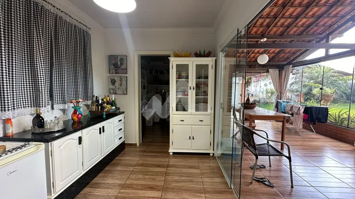 Casa com 3 quartos à venda, 200m2 em Vila Becker, Toledo - PR - imagem 3 Foto 3 de Casa com 3 quartos à venda, 200m2 em Vila Becker, Toledo - PR