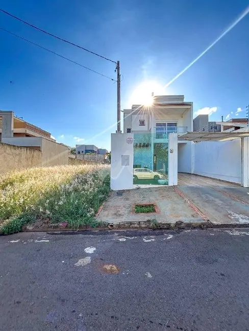 Sobrado com 2 quartos à venda, 168m2 em Jardim Concórdia, Toledo - PR - imagem 3 Foto 3 de Sobrado com 2 quartos à venda, 168m2 em Jardim Concórdia, Toledo - PR