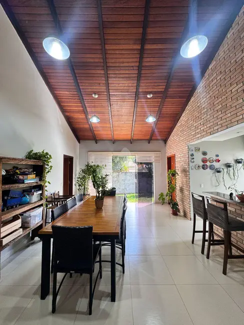 Casa com 4 quartos à venda, 168m2 em Vila Industrial, Toledo - PR - imagem 8 Foto 8 de Casa com 4 quartos à venda, 168m2 em Vila Industrial, Toledo - PR