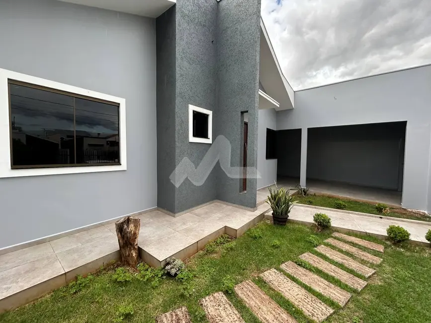 Foto 2 de Casa com 4 quartos à venda, 275m2 em Jardim Pancera, Toledo - PR