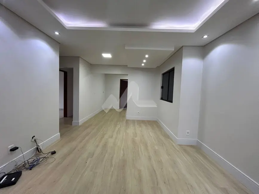 Foto 5 de Casa com 4 quartos à venda, 275m2 em Jardim Pancera, Toledo - PR