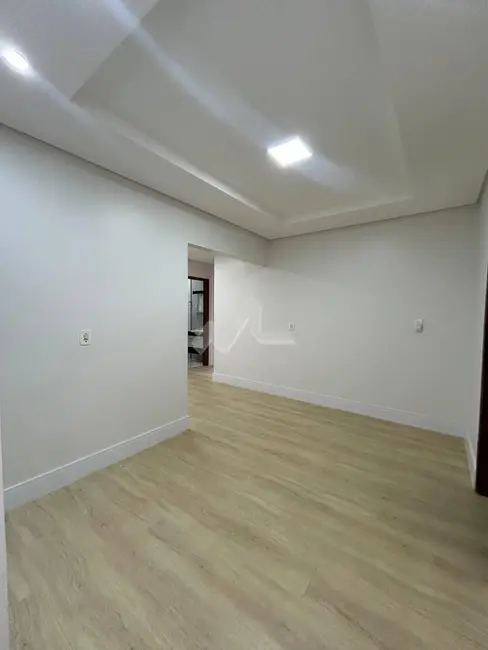 Foto 8 de Casa com 4 quartos à venda, 275m2 em Jardim Pancera, Toledo - PR
