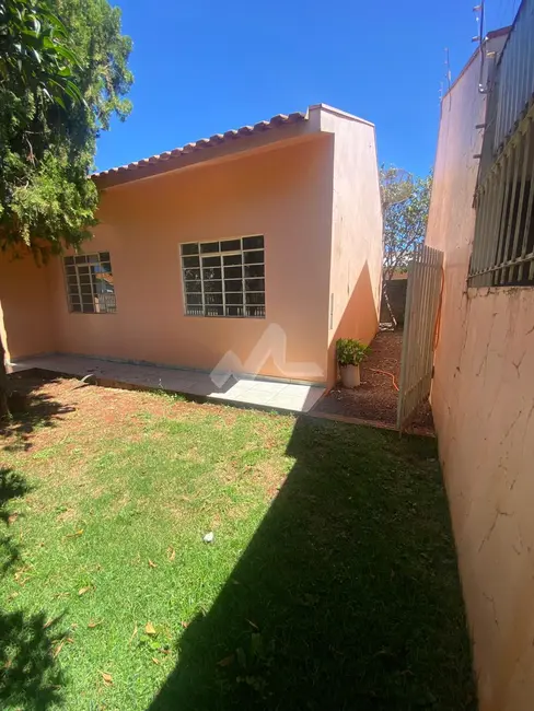 Casa com 2 quartos à venda, 99m2 em Jardim Gisela, Toledo - PR - imagem 4 Foto 4 de Casa com 2 quartos à venda, 99m2 em Jardim Gisela, Toledo - PR