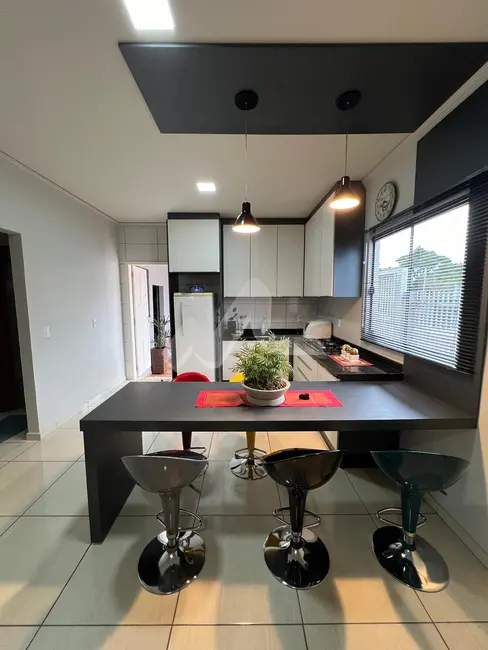 Casa com 3 quartos à venda, 116m2 em Jardim Coopagro, Toledo - PR - imagem 3 Foto 3 de Casa com 3 quartos à venda, 116m2 em Jardim Coopagro, Toledo - PR