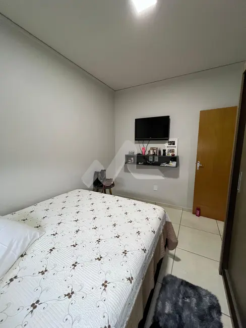 Casa com 3 quartos à venda, 116m2 em Jardim Coopagro, Toledo - PR - imagem 9 Foto 9 de Casa com 3 quartos à venda, 116m2 em Jardim Coopagro, Toledo - PR