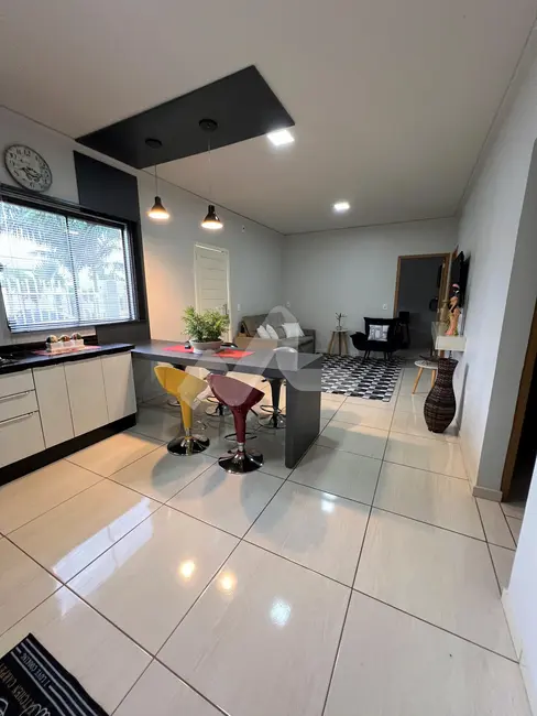 Casa com 3 quartos à venda, 116m2 em Jardim Coopagro, Toledo - PR - imagem 4 Foto 4 de Casa com 3 quartos à venda, 116m2 em Jardim Coopagro, Toledo - PR