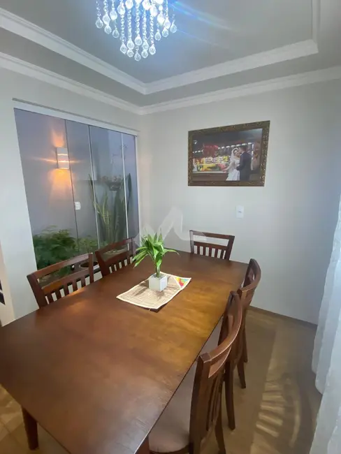 Casa com 2 quartos à venda, 79m2 em Toledo - PR - imagem 6 Foto 6 de Casa com 2 quartos à venda, 79m2 em Toledo - PR