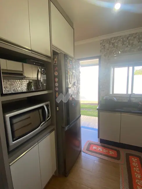 Casa com 2 quartos à venda, 79m2 em Toledo - PR - imagem 3 Foto 3 de Casa com 2 quartos à venda, 79m2 em Toledo - PR
