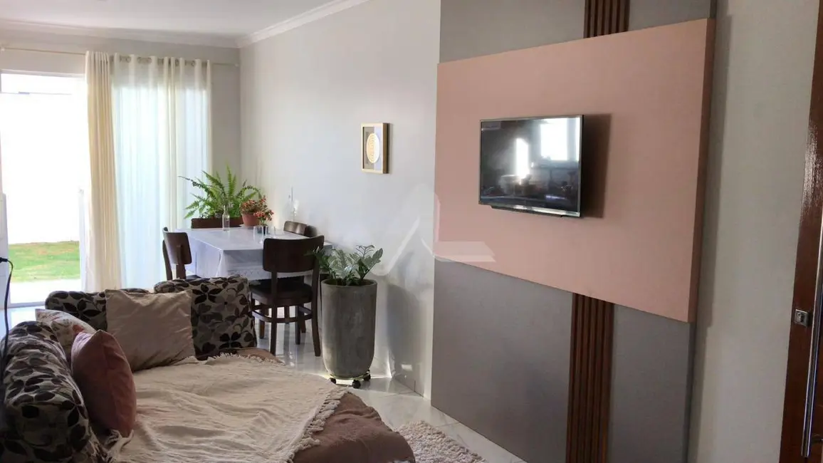 Casa com 1 quarto à venda, 56m2 em Jardim Coopagro, Toledo - PR - imagem 2 Foto 2 de Casa com 1 quarto à venda, 56m2 em Jardim Coopagro, Toledo - PR