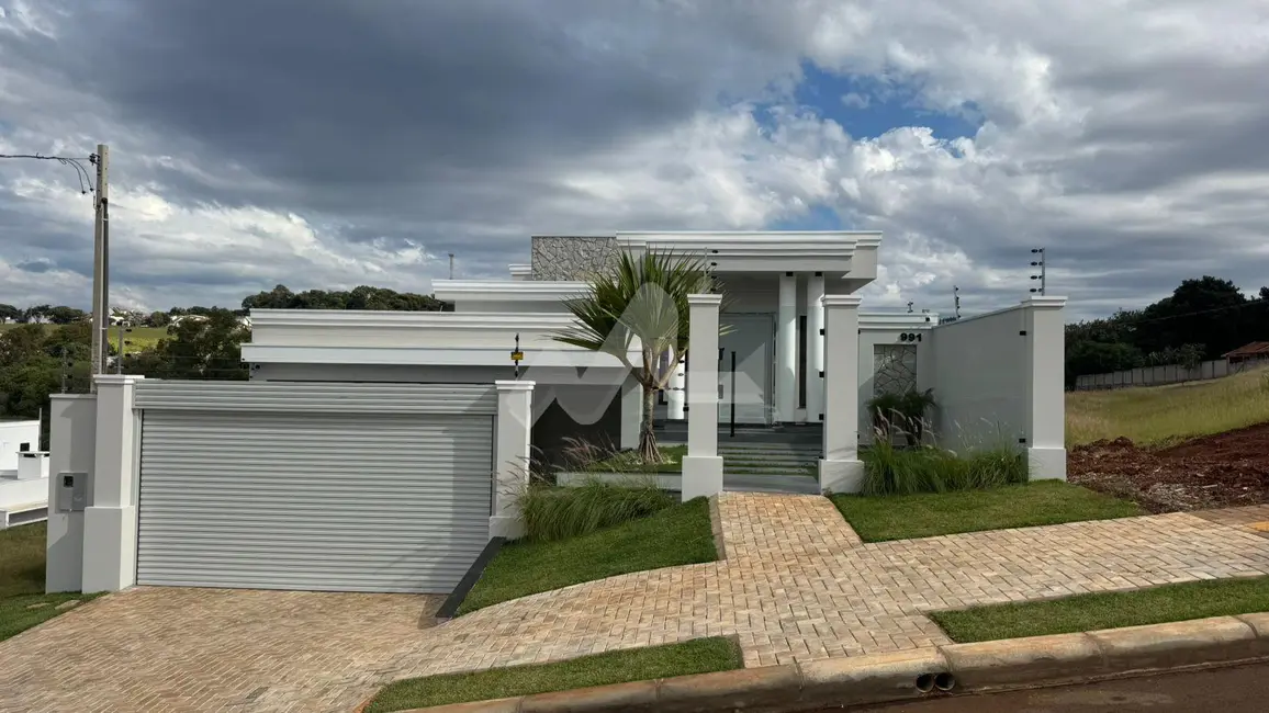 Foto 1 de Casa à venda, 220m2 em Centro, Toledo - PR
