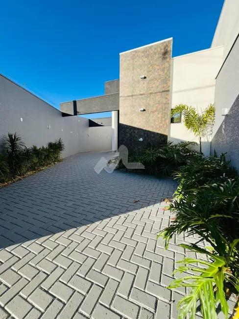 Casa com 2 quartos à venda, 143m2 em Jardim Gisela, Toledo - PR - imagem 3 Foto 3 de Casa com 2 quartos à venda, 143m2 em Jardim Gisela, Toledo - PR