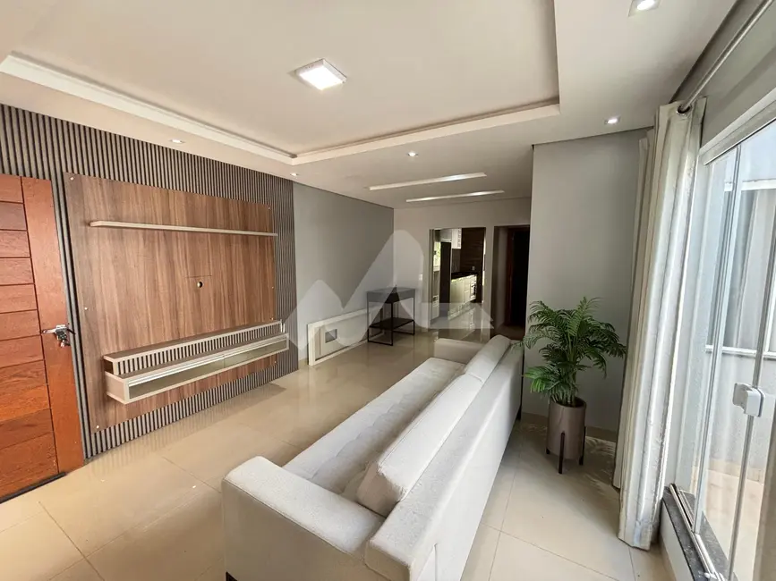Foto 1 de Casa com 2 quartos à venda, 114m2 em Jardim Pancera, Toledo - PR