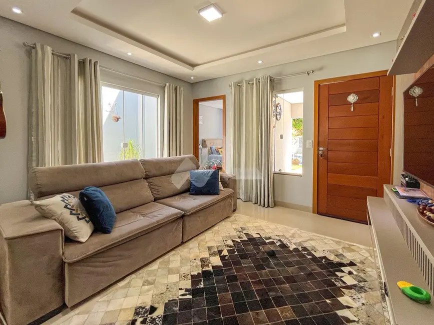 Casa com 2 quartos à venda, 114m2 em Jardim Pancera, Toledo - PR - imagem 3 Foto 3 de Casa com 2 quartos à venda, 114m2 em Jardim Pancera, Toledo - PR