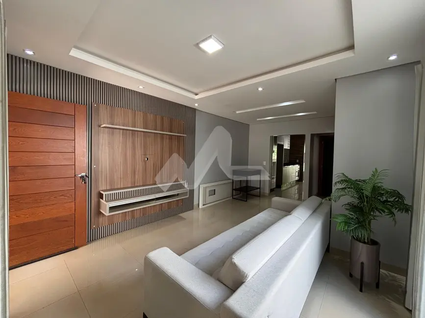 Foto 2 de Casa com 2 quartos à venda, 114m2 em Jardim Pancera, Toledo - PR