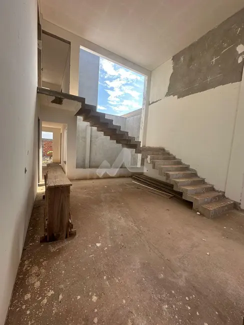 Sobrado com 2 quartos à venda, 170m2 em Jardim Coopagro, Toledo - PR - imagem 6 Foto 6 de Sobrado com 2 quartos à venda, 170m2 em Jardim Coopagro, Toledo - PR