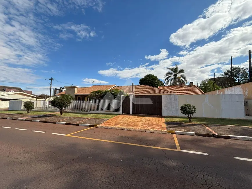 Casa com 3 quartos à venda, 242m2 em Jardim Pancera, Toledo - PR - imagem 3 Foto 3 de Casa com 3 quartos à venda, 242m2 em Jardim Pancera, Toledo - PR