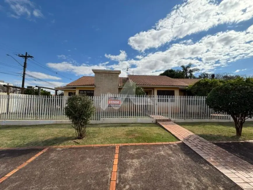 Foto 1 de Casa com 3 quartos à venda, 242m2 em Jardim Pancera, Toledo - PR