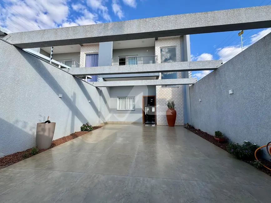 Sobrado com 4 quartos à venda, 164m2 em Jardim Gisela, Toledo - PR - imagem 3 Foto 3 de Sobrado com 4 quartos à venda, 164m2 em Jardim Gisela, Toledo - PR