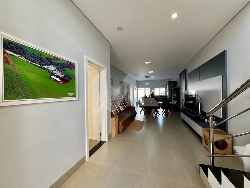 Sobrado com 4 quartos à venda, 164m2 em Jardim Gisela, Toledo - PR - imagem 9 Foto 9 de Sobrado com 4 quartos à venda, 164m2 em Jardim Gisela, Toledo - PR