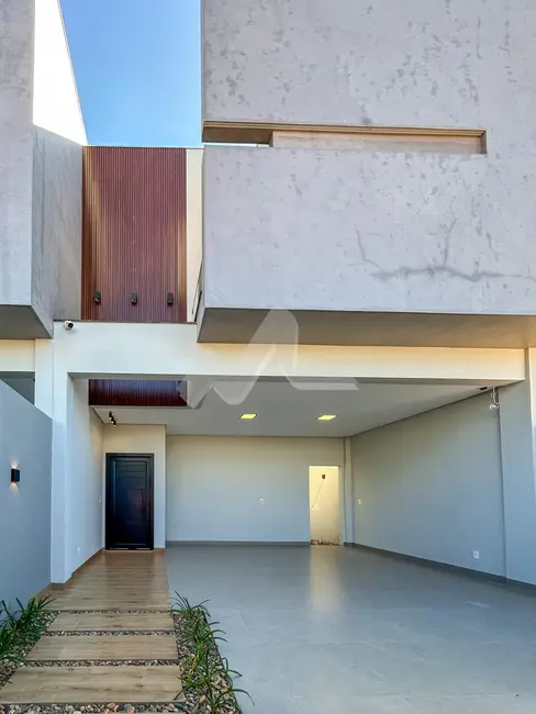 Sobrado com 3 quartos à venda, 171m2 em Tocantins, Toledo - PR - imagem 2 Foto 2 de Sobrado com 3 quartos à venda, 171m2 em Tocantins, Toledo - PR