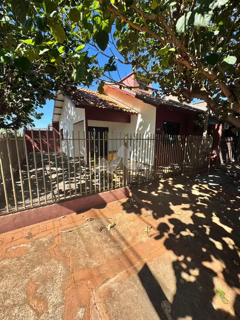 Foto 1 de Casa com 2 quartos para alugar, 49m2 em Jardim Coopagro, Toledo - PR