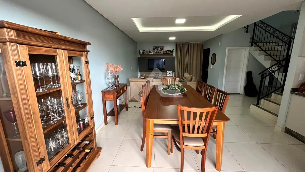 Sobrado com 2 quartos à venda, 208m2 em Tocantins, Toledo - PR - imagem 8 Foto 8 de Sobrado com 2 quartos à venda, 208m2 em Tocantins, Toledo - PR